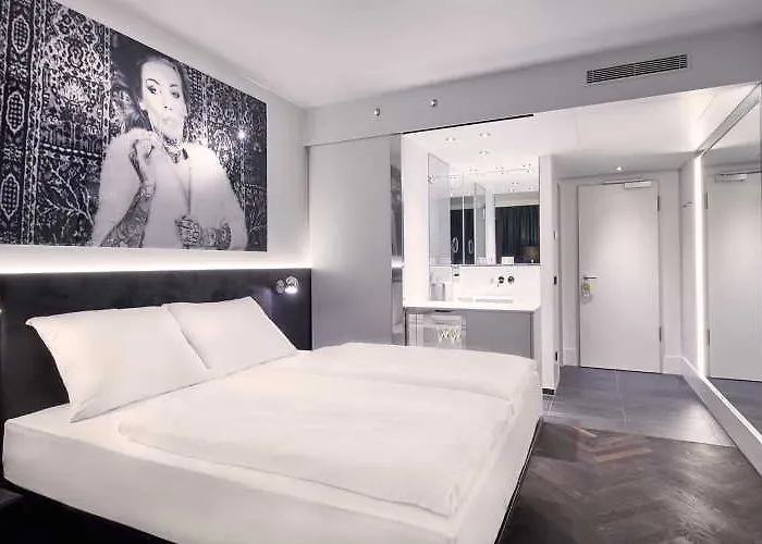 Hotel Amano Grand 4*